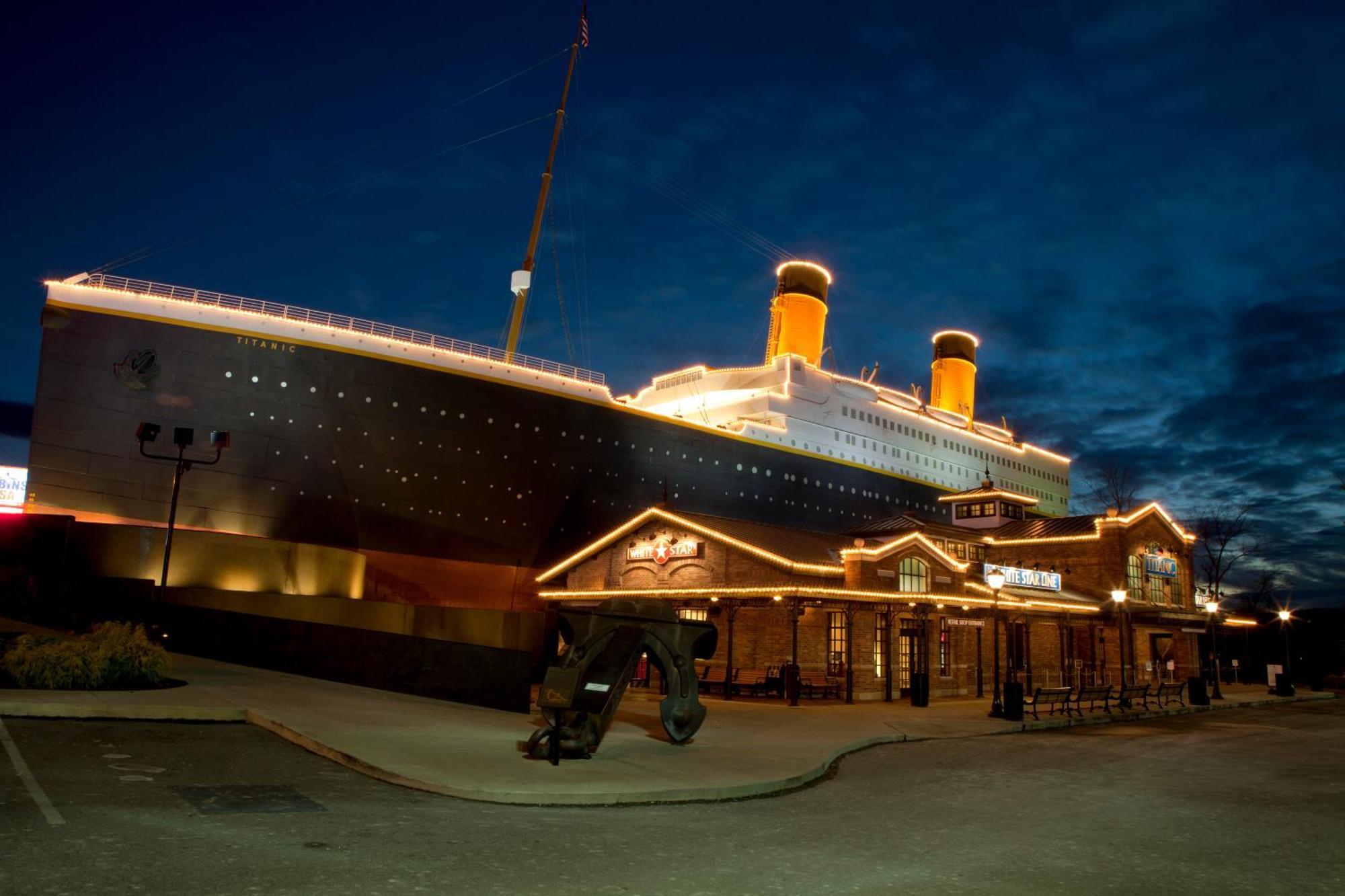 A Great Escape - Get 1089 Of Free Area Attraction Tickets For Each Paid Day, Dollywood And More! Pigeon Forge Camera foto